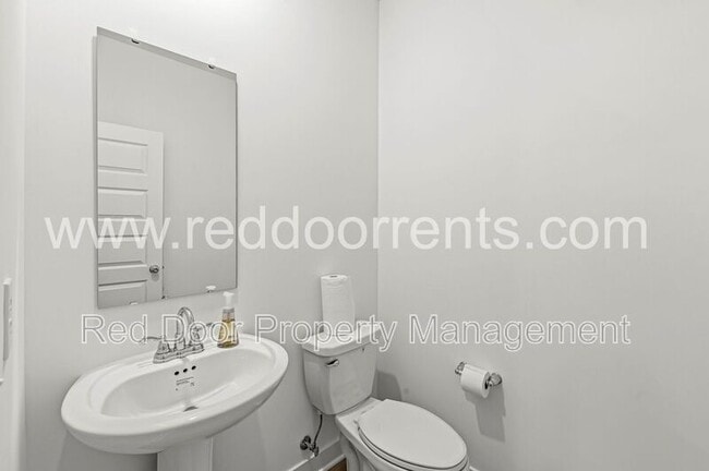 Building Photo - 2224 Boxwood Dr