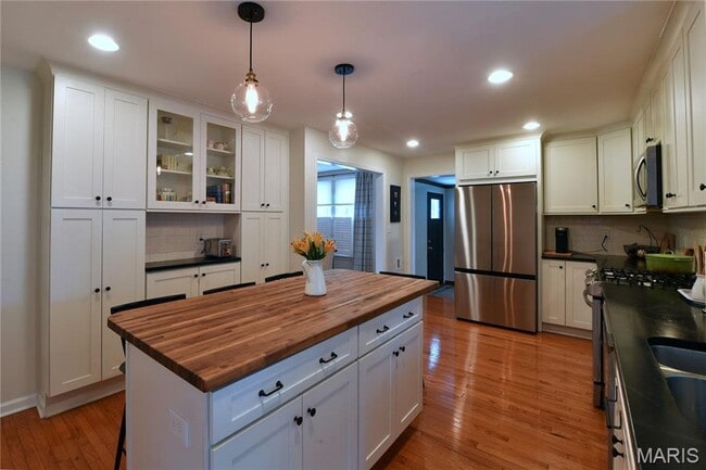 Building Photo - 342 Greenleaf Dr