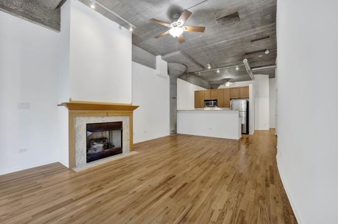 Building Photo - 1070 W 15th St