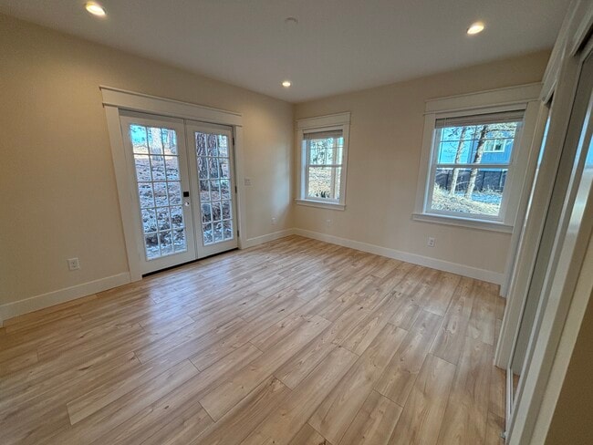 Building Photo - 480 SE Reed Market Rd