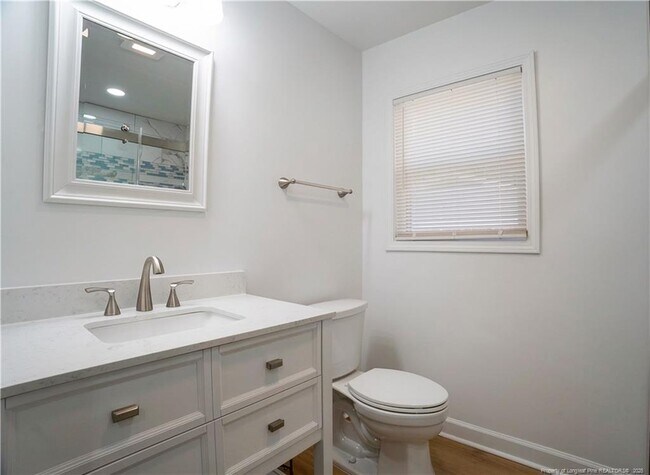 Building Photo - 1733 Daisy Ln