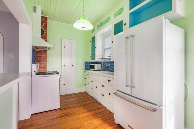 Building Photo - 4823 Fannin Dr