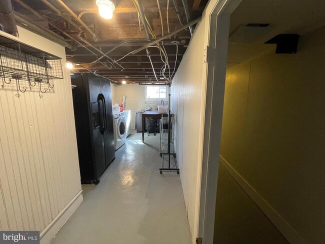 Building Photo - 3211 Varnum St