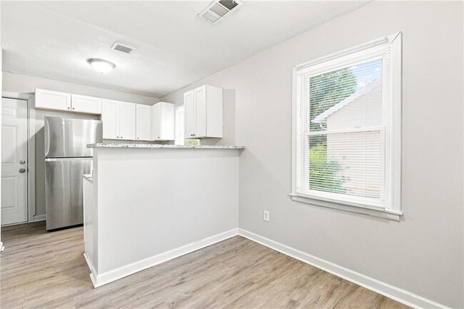 Building Photo - 2123 Blayton Ln SE