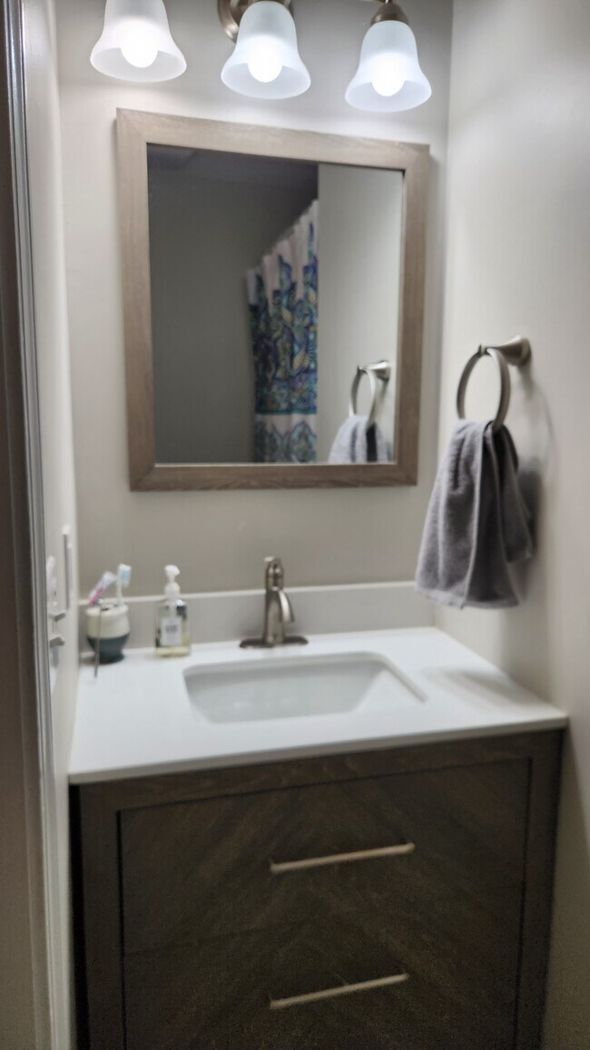 Building Photo - 614 3rd Ave S