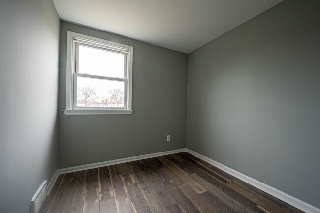 Building Photo - 357 Holland St