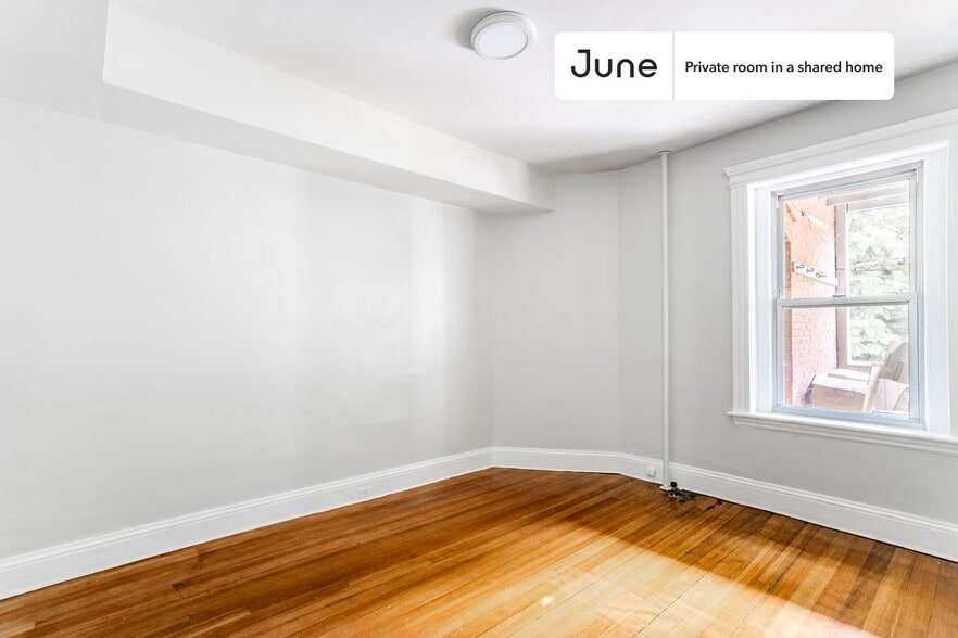 Building Photo - Room in Shared 4 bed/2 bath home in Brookline
