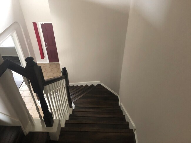 Building Photo - 210 Briar Trace Ln