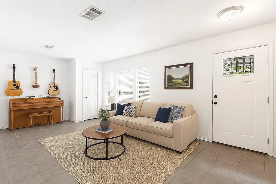 Building Photo - 2105 Zeppelin Dr