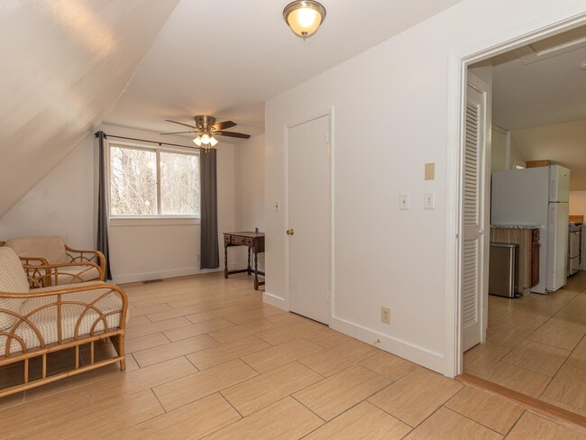 Building Photo - 212 Gilsum St