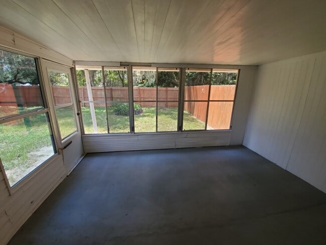 Building Photo - Spacious 2/1 Duplex on Gospel Island!!!
