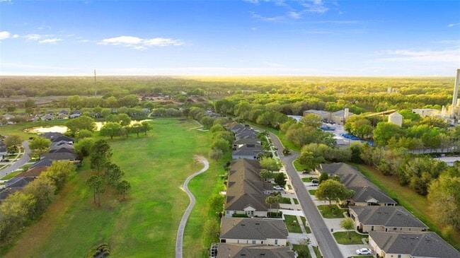 Building Photo - 26922 White Plains Way