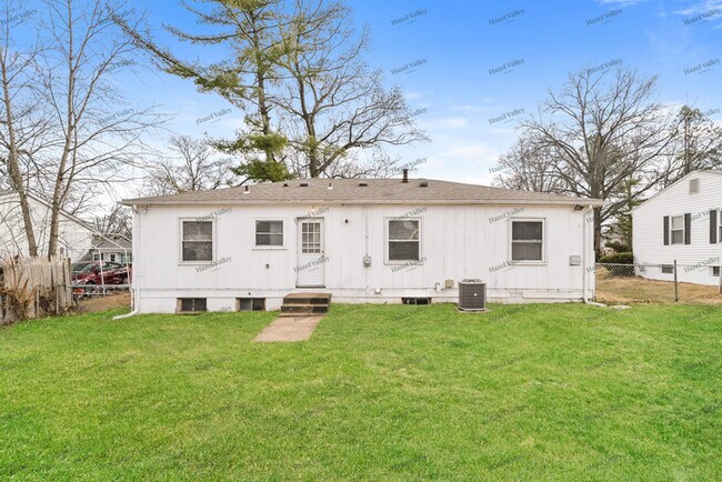 Building Photo - 12421 Pizarro Dr