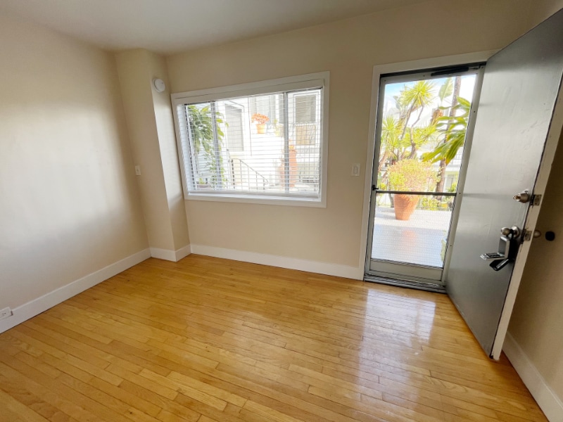 Building Photo - 250 Cliff Dr