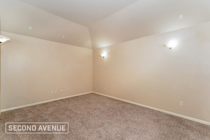 Building Photo - 401 Bamborough Dr