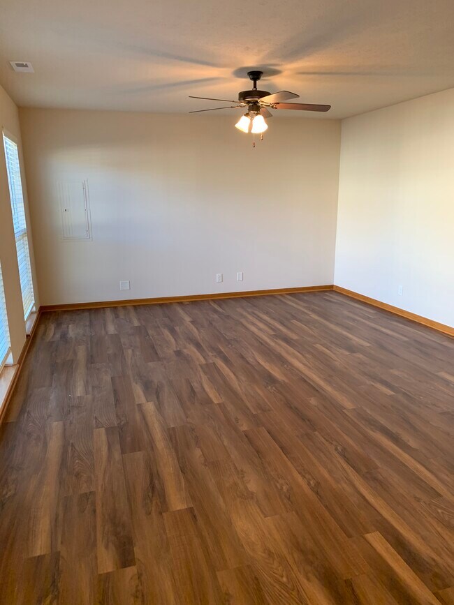 Building Photo - 9052 Tumbleweed Dr