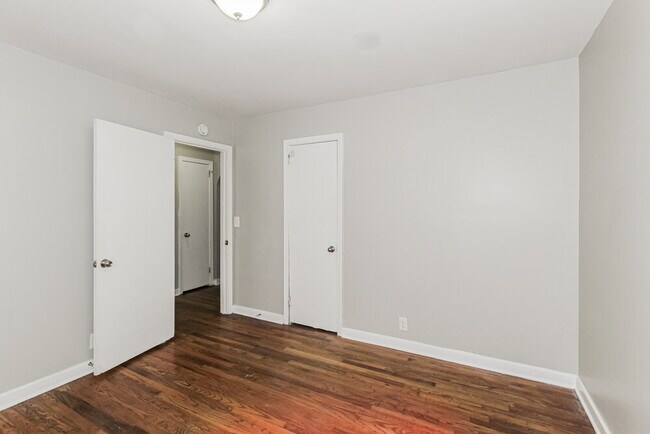 Building Photo - 960 7th Pl