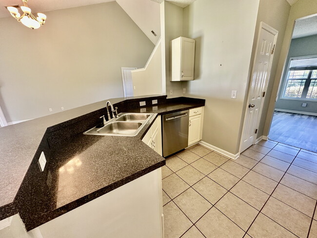 Building Photo - Fantastic Three Bedroom Updated Home in Bluffton!
