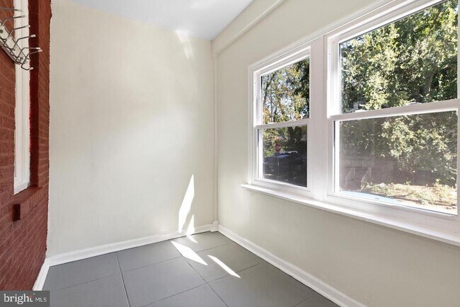 Building Photo - 617 Brinton St