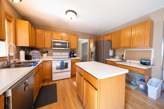 Building Photo - 17473 Hayes Ave