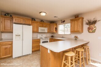 Building Photo - ***Skyhawk Townhome 3 BR, 2 1/2 Bath Fully...