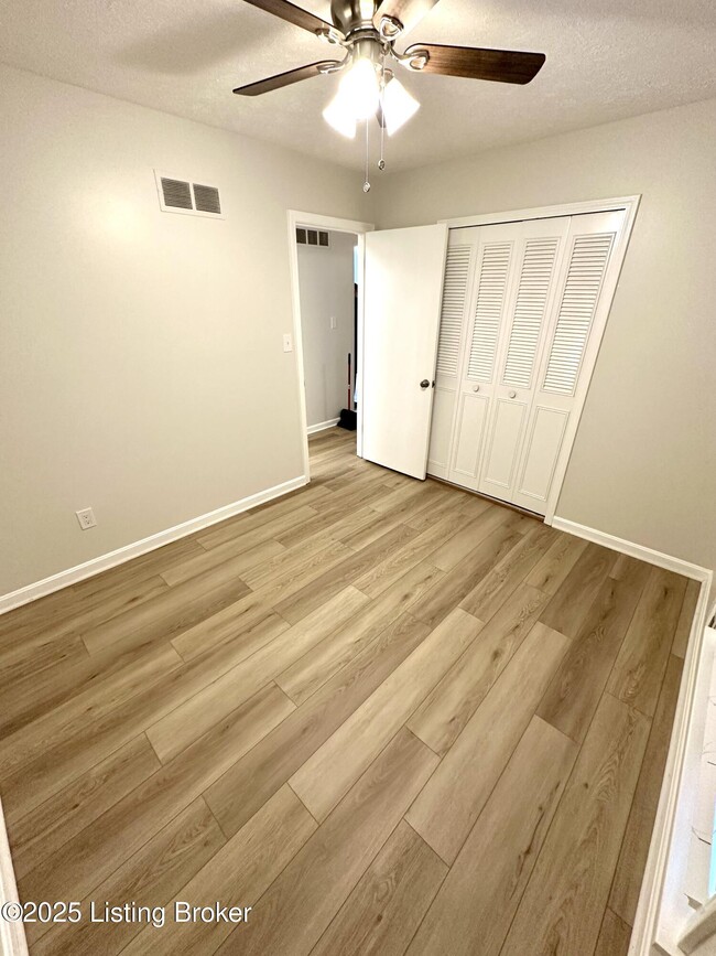 Building Photo - 6203 Lynnchester Dr