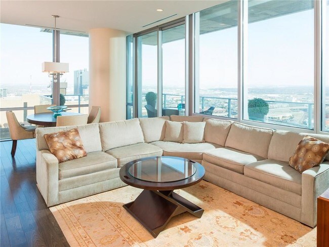 Building Photo - 1301 Throckmorton St