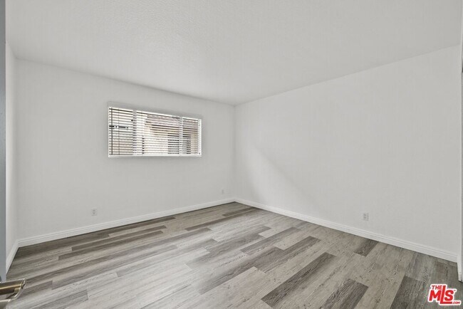 Building Photo - 1556 W 227th St