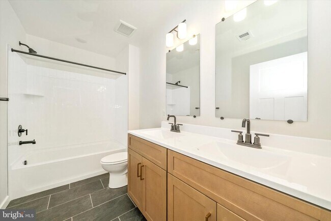 Building Photo - 801 Cedar Ave