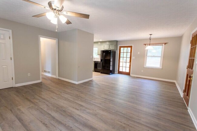 Building Photo - 321 Oak Meadows Dr