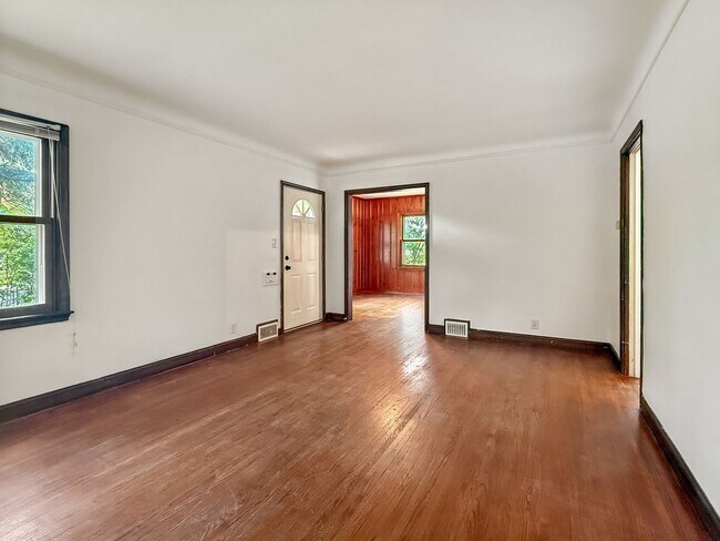 Building Photo - 1201 E 54th St
