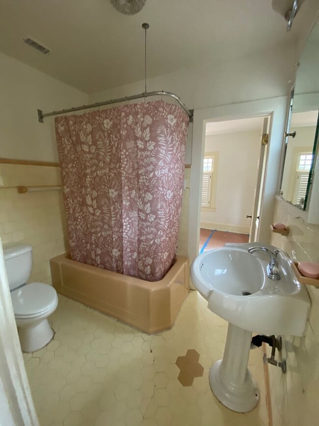 Building Photo - GORGEOUS Los Feliz PRIME 3 Bed Home for Lease NOW Limited Showings!!!