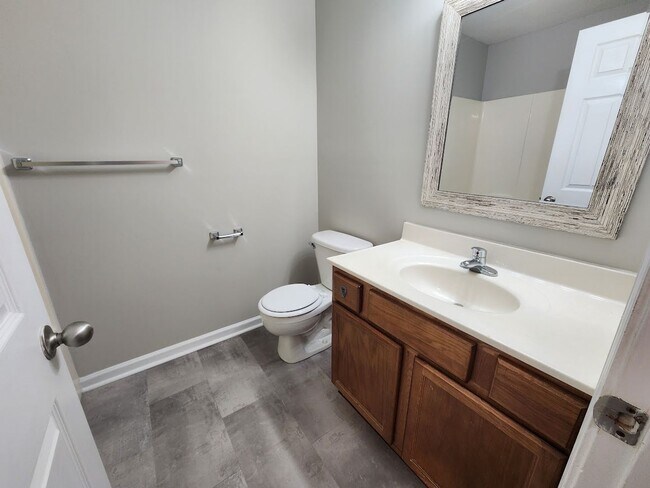 Building Photo - Goldfinch