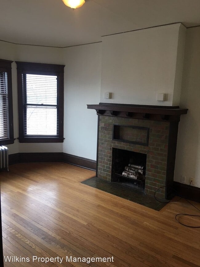Primary Photo - 2521 N Downer Ave