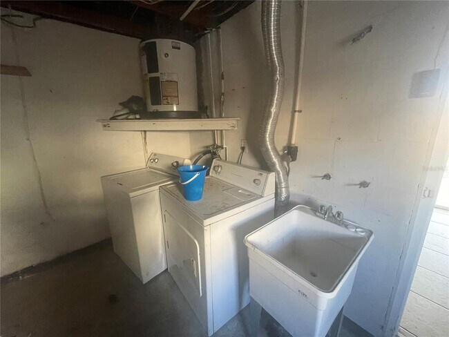 Building Photo - 4037 Claremont Dr