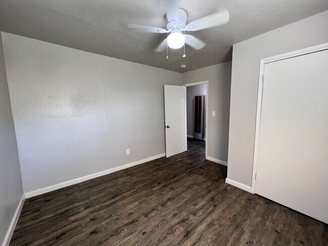 Building Photo - 1017 N Ferger Ave