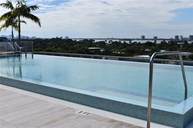 Building Photo - 9940 W Bay Harbor Dr