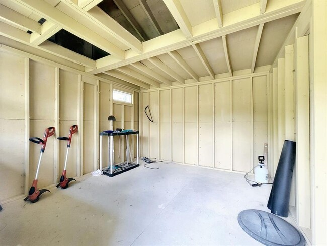 Building Photo - Beautiful and Spacious 4 BR / 3 BA Home fo...