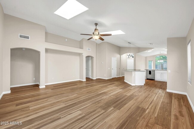 Building Photo - 3124 E Roveen Ave