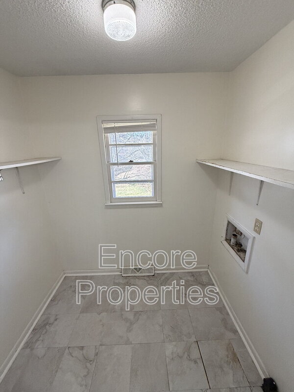 Building Photo - 1502 Larson St