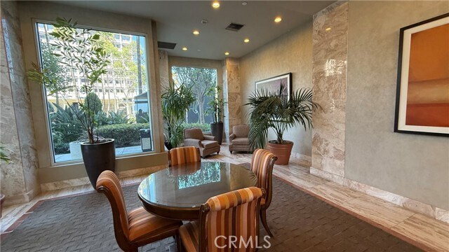 Building Photo - 525 E Seaside Way