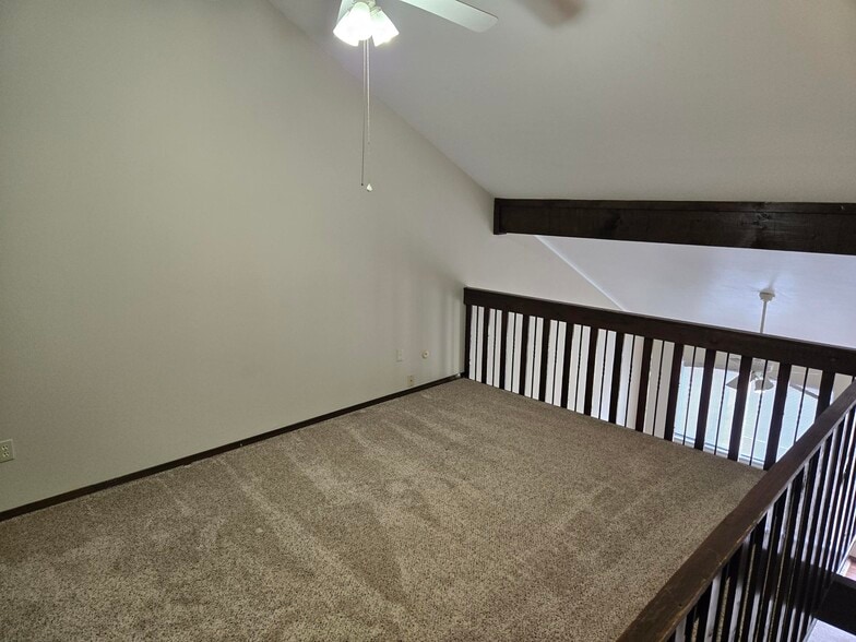 Building Photo - 11 Village Ct