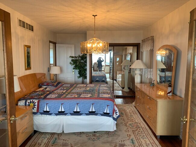 Building Photo - 6588 Shore Acres Dr