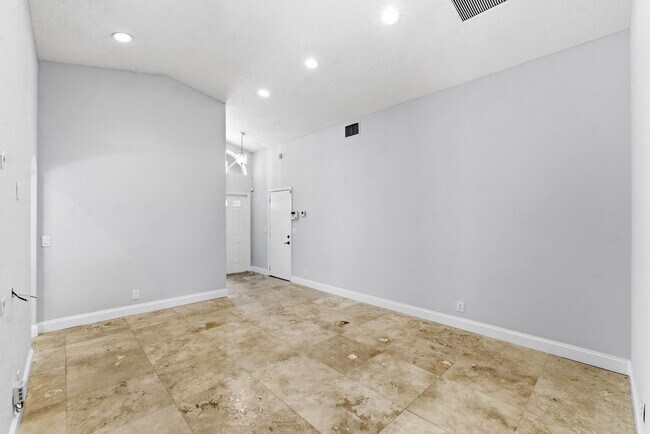 Building Photo - 10781 Cypress Lake Terrace