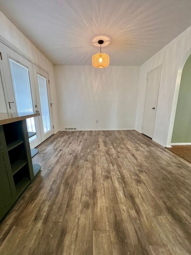 Building Photo - Gorgeous 3-Bedroom Home with Finished Basement in Havertown! Available NOW!