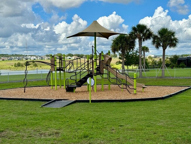 Building Photo - FOR RENT - Fantastic end unit townhouse in...