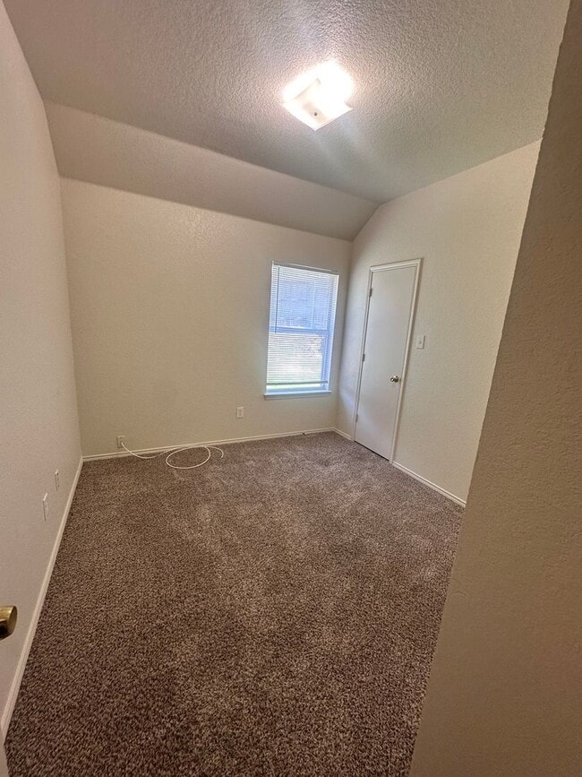 Building Photo - 3/2/2 - Near Main Street in the heart of Weatherford.