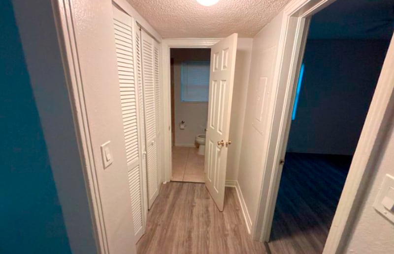 Building Photo - 3024 W 1st St