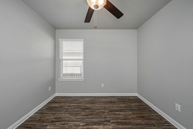 Building Photo - Live, love, and grow in this charming home!