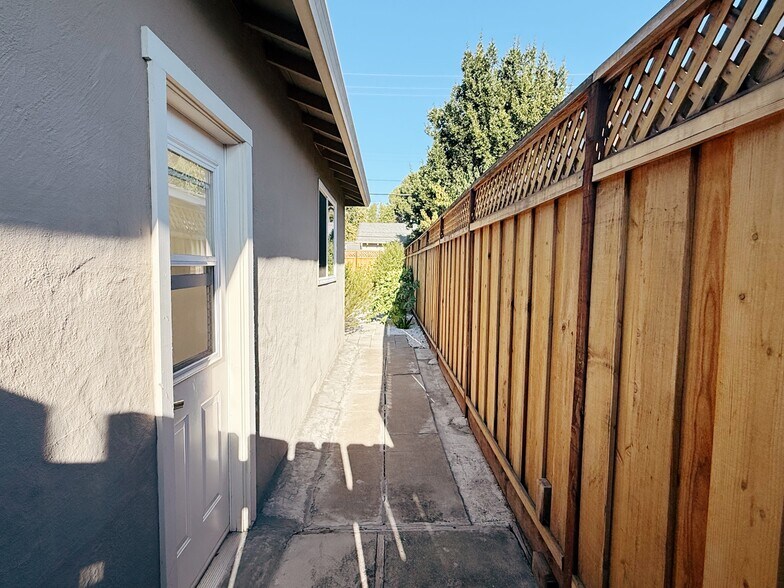 Building Photo - 715 Bucher Ave